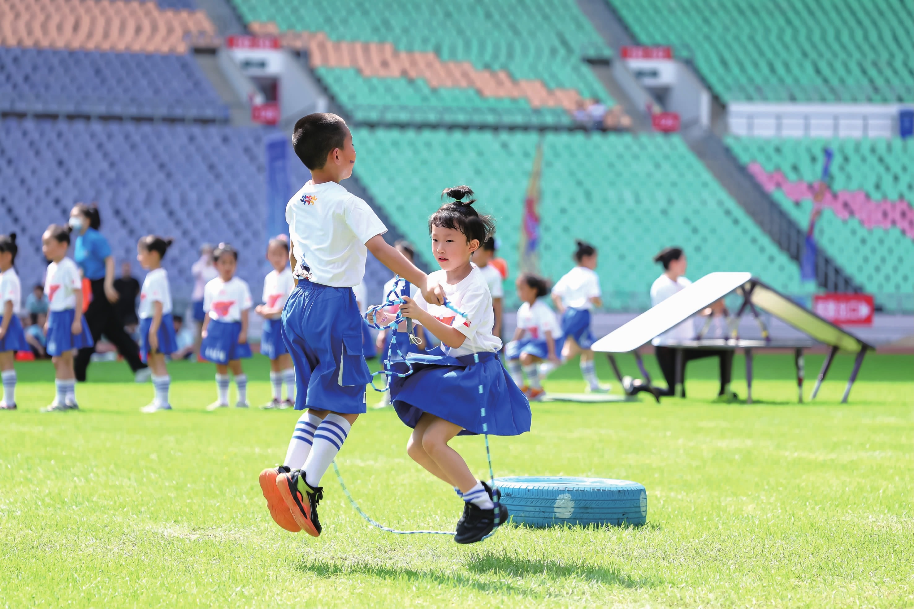 波士顿红袜队在外卡决战中击败洋基，重演红袜式热血